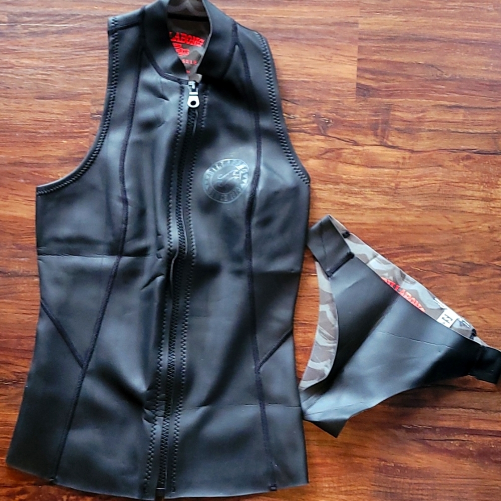 Billabong Surf Capsule Neoprene Swim gear Size 4